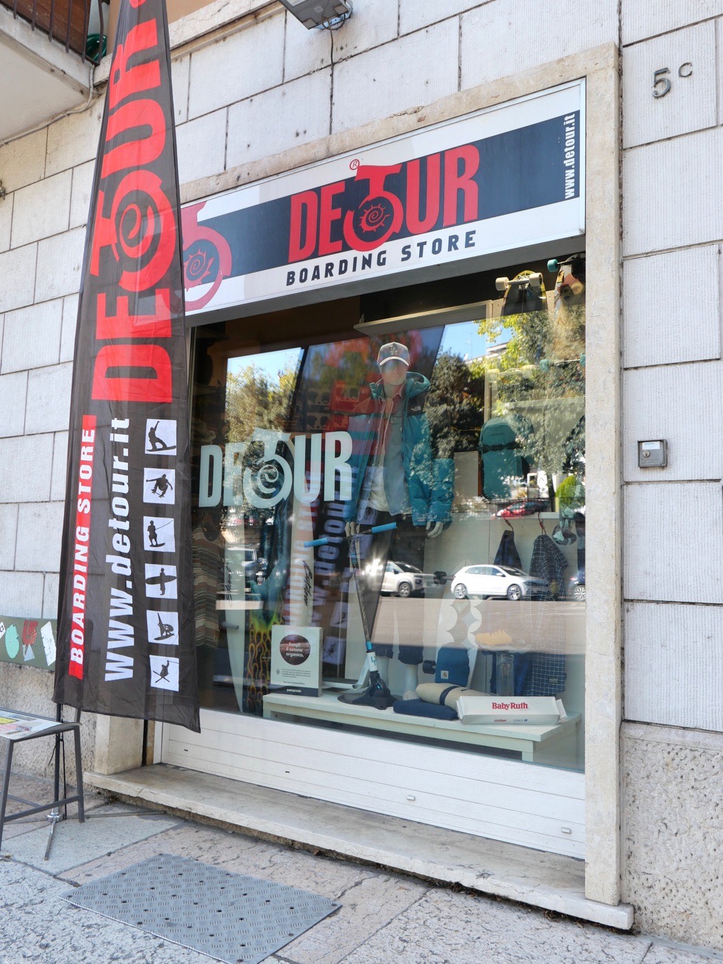 Detour Boarding Store, Verona
